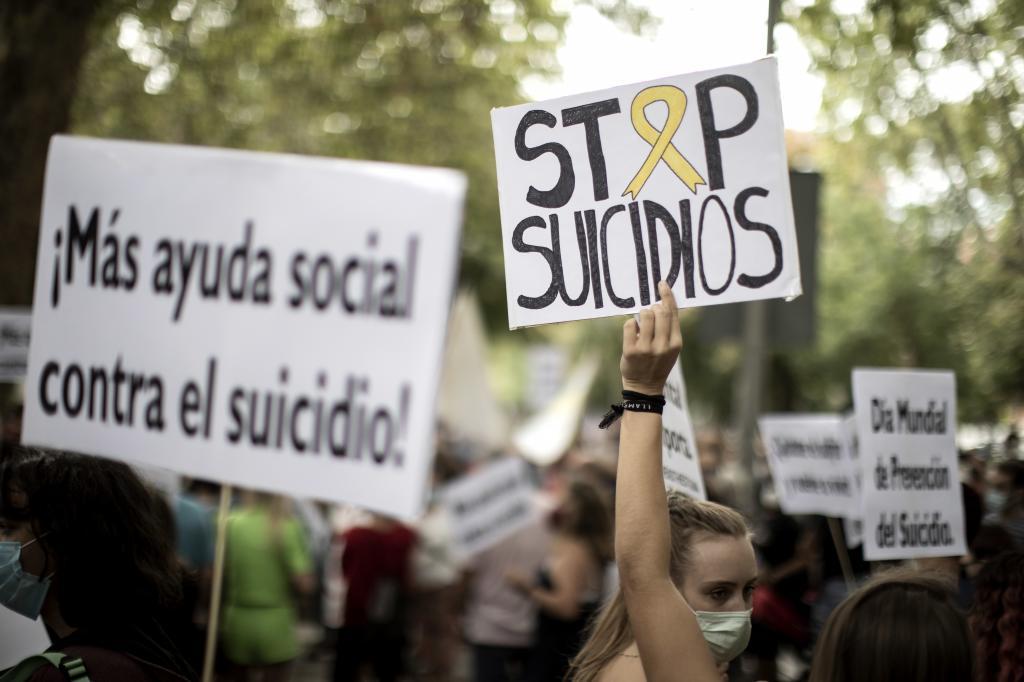 Cientos de personas piden en Madrid reforzar la protecci