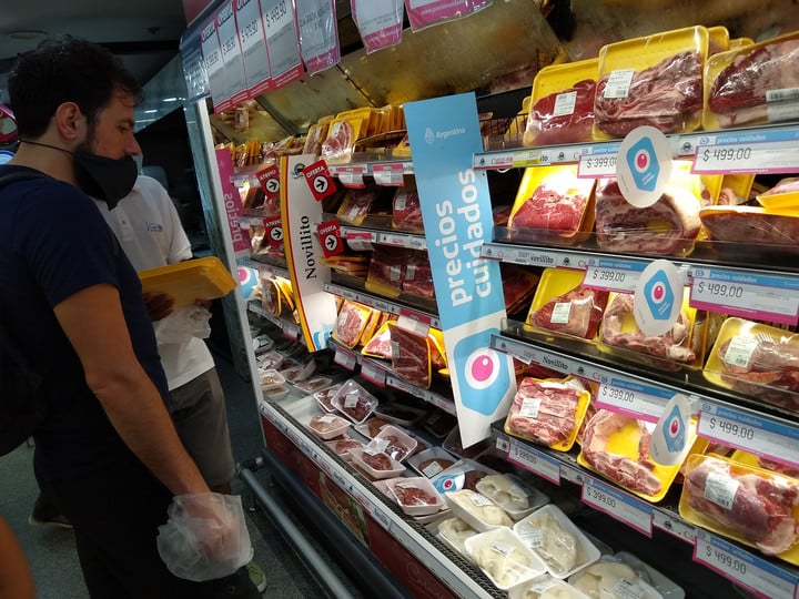 Desde jubilados hasta monotributistas serán alcanzado por la devolución del IVA. Foto: Luciano Thieberger. 