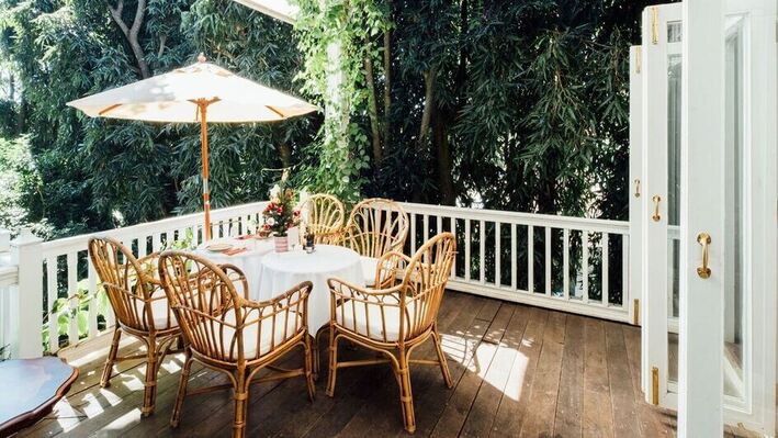 ¿Quieres disfrutar de tu patio en cualquier clima? Descubre las opciones de techos en Panamá