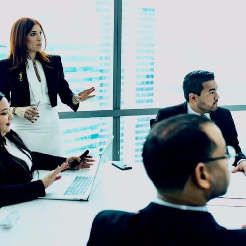 Odila Castillo visibiliza el impacto de estereotipos en mujeres profesionales